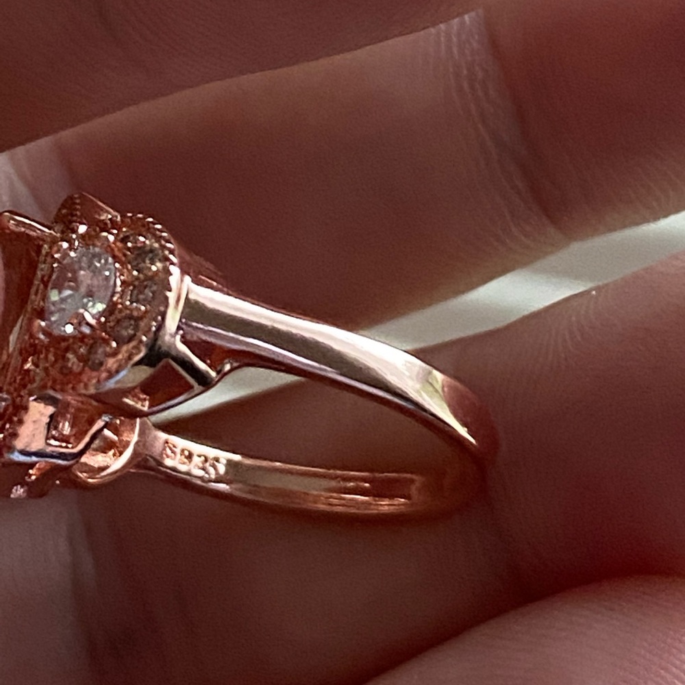 New beautiful Gold Plated Radiant Crystal Ring - Picture 6 of 6